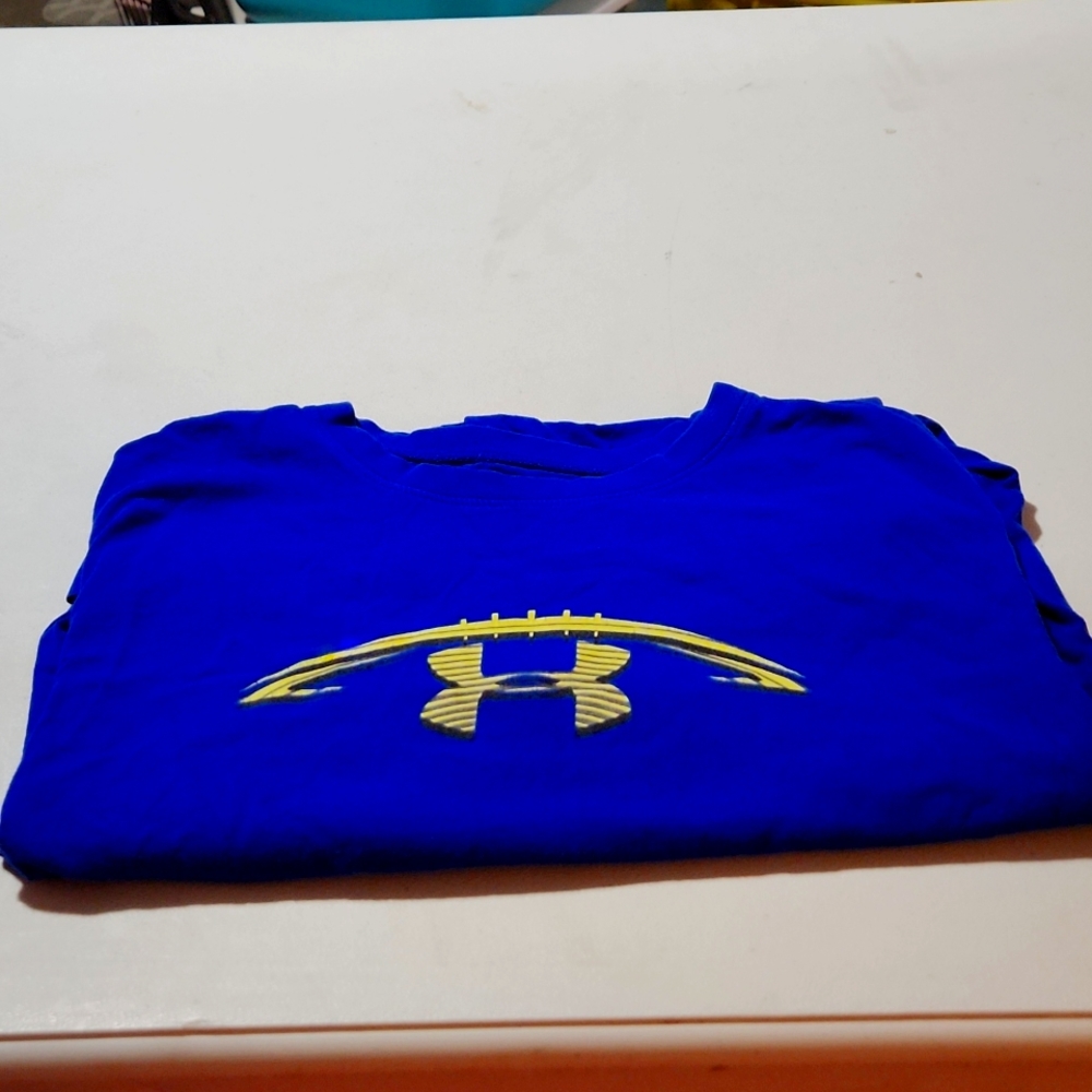 Under Armour youth large tshirt